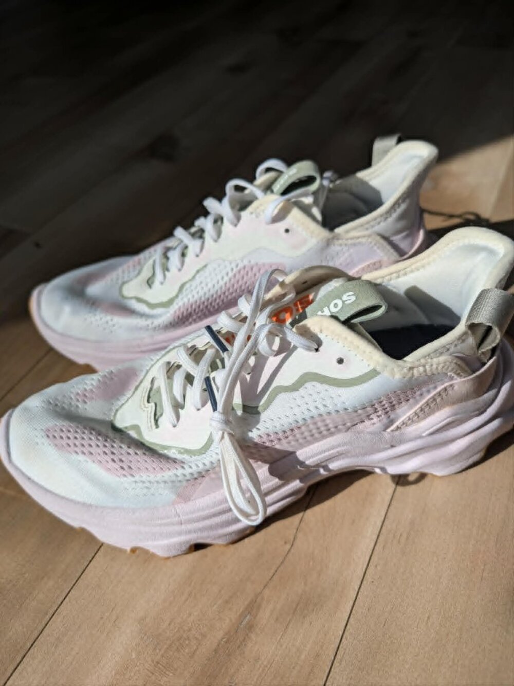 Sorel Kinetic Impact II Sneakers Size 8 White Pink Chunky Comfort Shoes